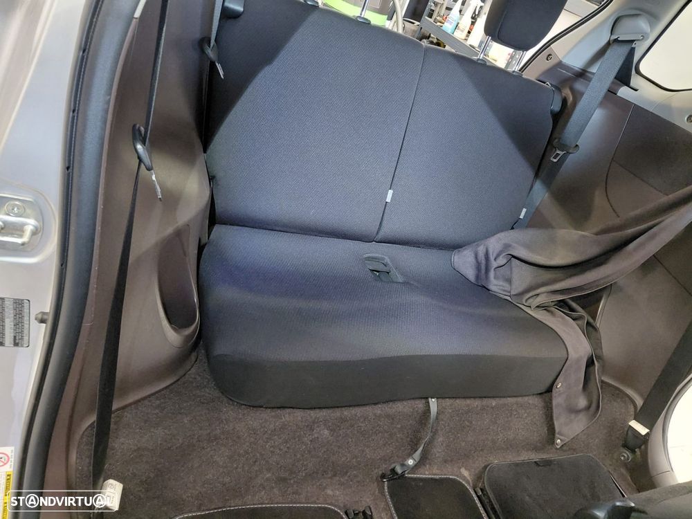 Toyota iQ 1.0 VVT-i - 35