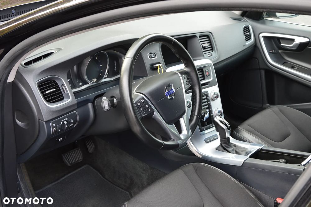 Volvo V60 D6 AWD Plug-in Hybrid Summum - 11