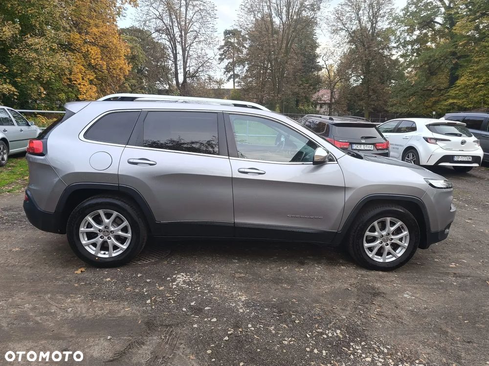 Jeep Cherokee - 1