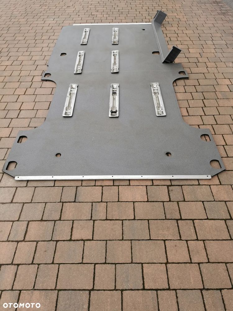 Podłoga szyny Podsufitka Sprinter 906  wykładzina tunel nawiewu boczki  fotele Mercedes Sprinter 906 fotele - 1