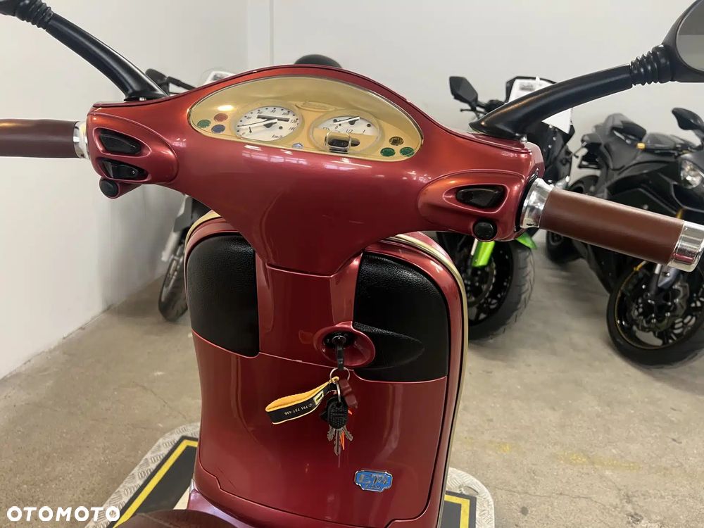 Piaggio Vespa - 12