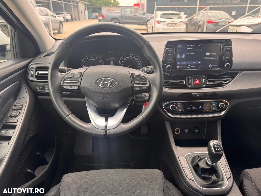Hyundai i30 1.5 110CP M/T Highway - 19