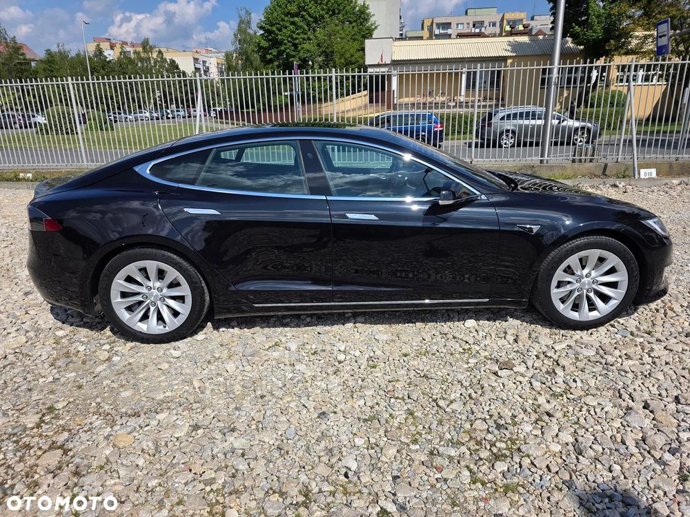 Tesla Model S - 11