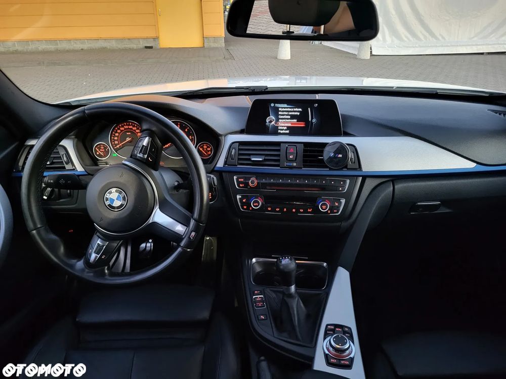 BMW Seria 3 318d M Sport EU6 - 12