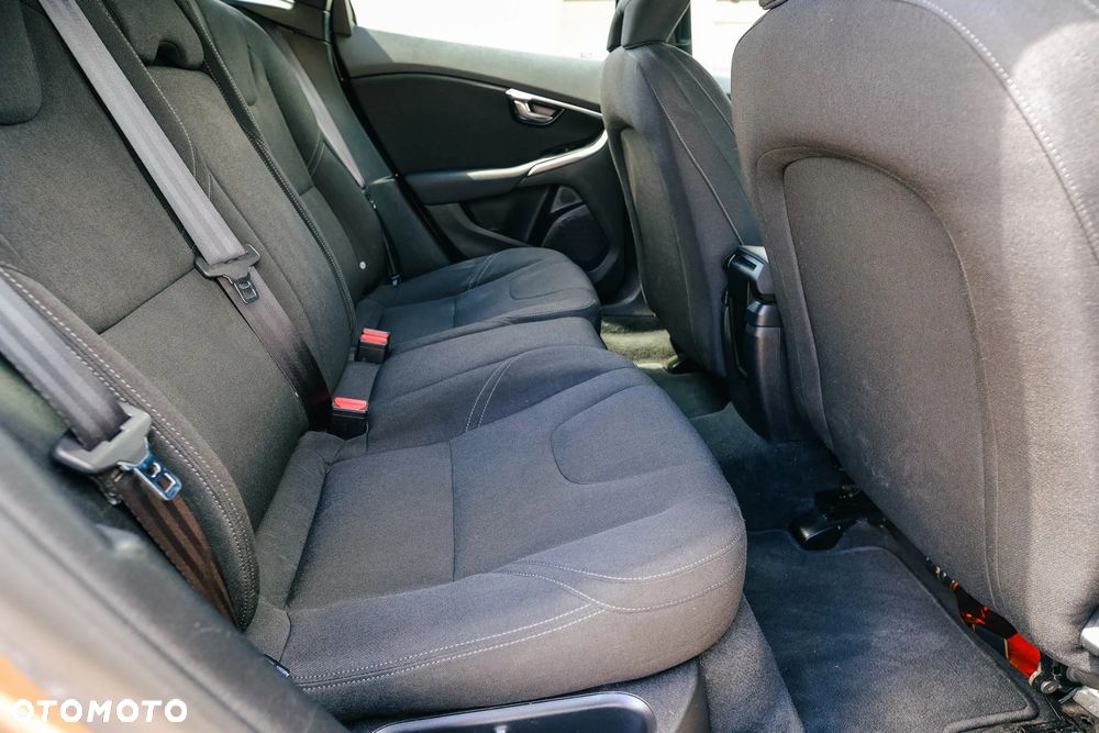 Volvo V40 D2 - 25