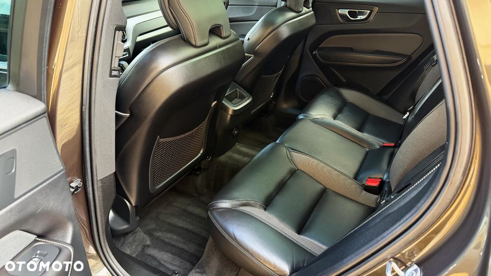 Volvo XC 60 B4 D Ultimate Dark - 24