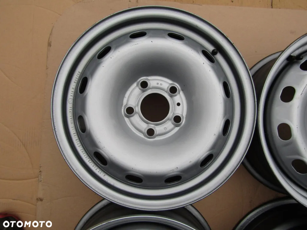 4x Felgi 16 Renault Trafic III Opel Vivaro II 6j 5x114,3 ET50 - 6