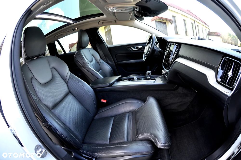 Volvo V60 Cross Country B4 D AWD Plus - 29