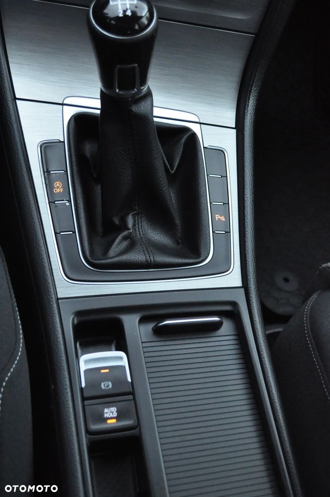 Volkswagen Golf 1.6 TDI BMT Comfortline - 24