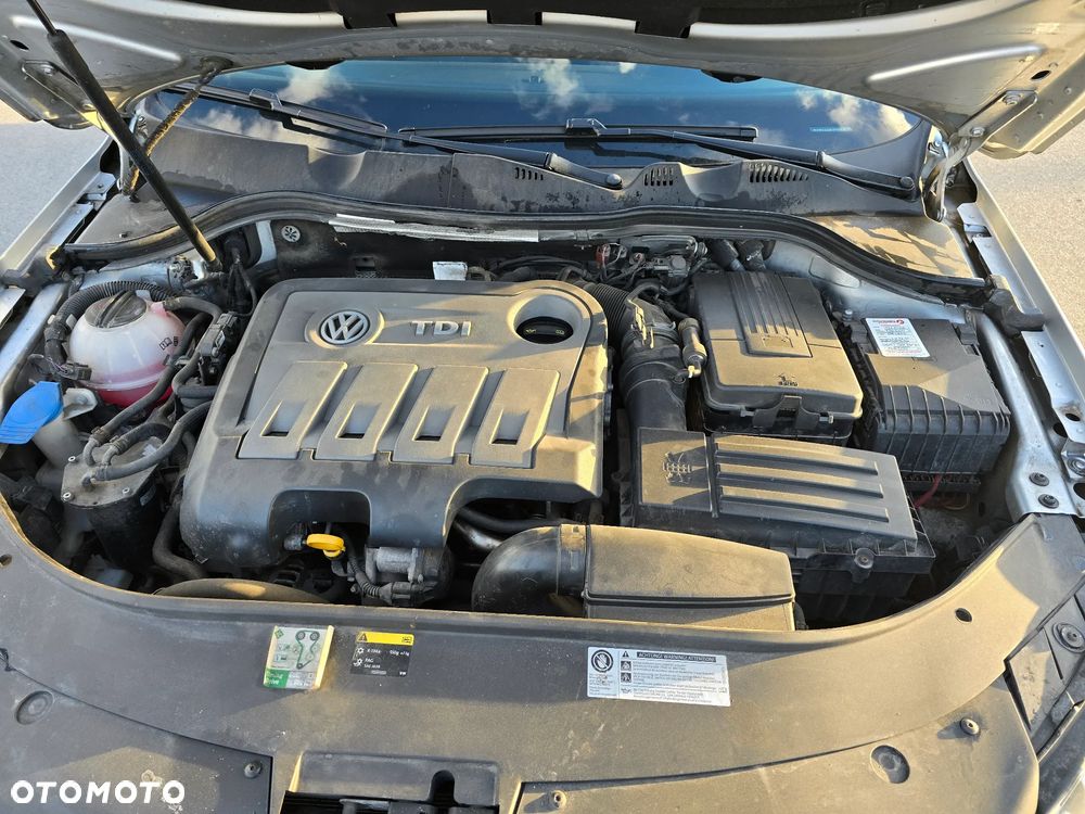 Volkswagen Passat 2.0 TDI Comfortline - 8