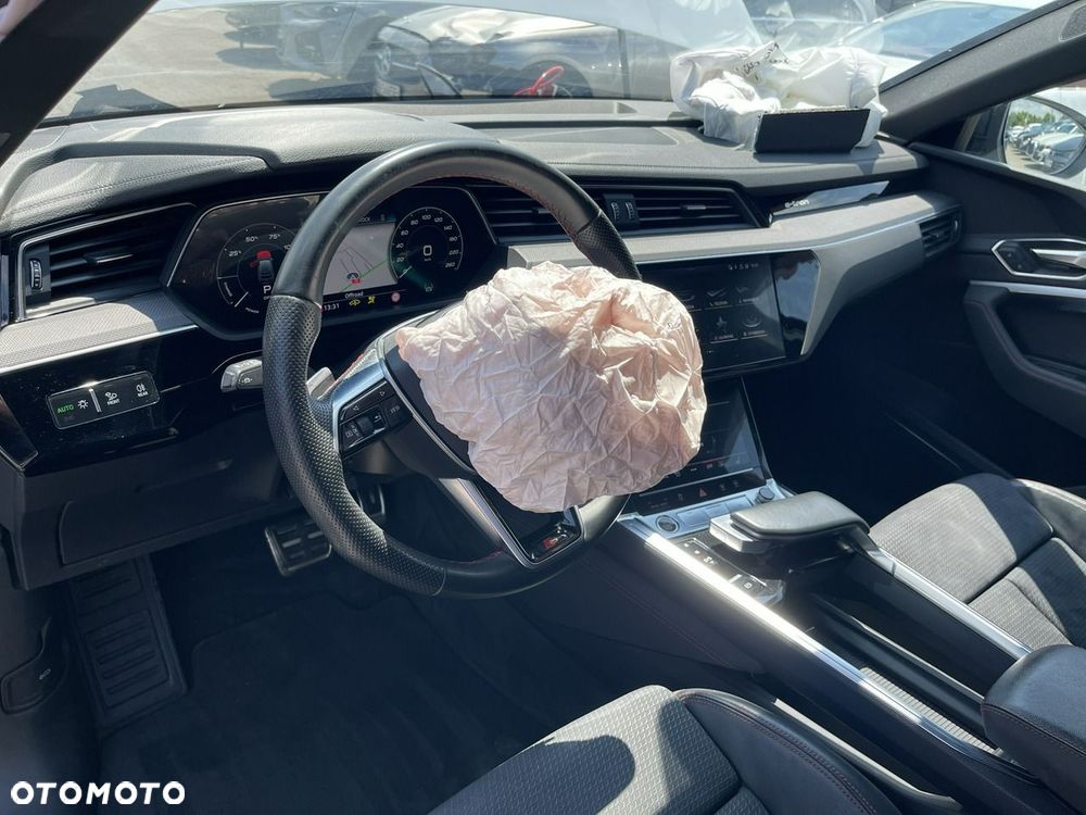 Audi Q8 Sportback e-tron - 8