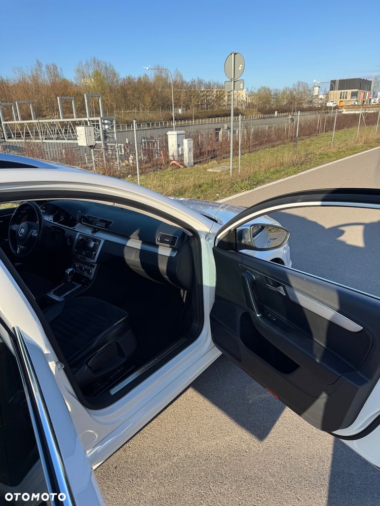 Volkswagen Passat 2.0 TDI Highline R-Style DSG - 24
