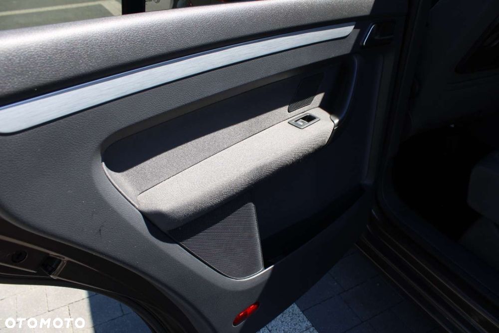 Volkswagen Touran - 21