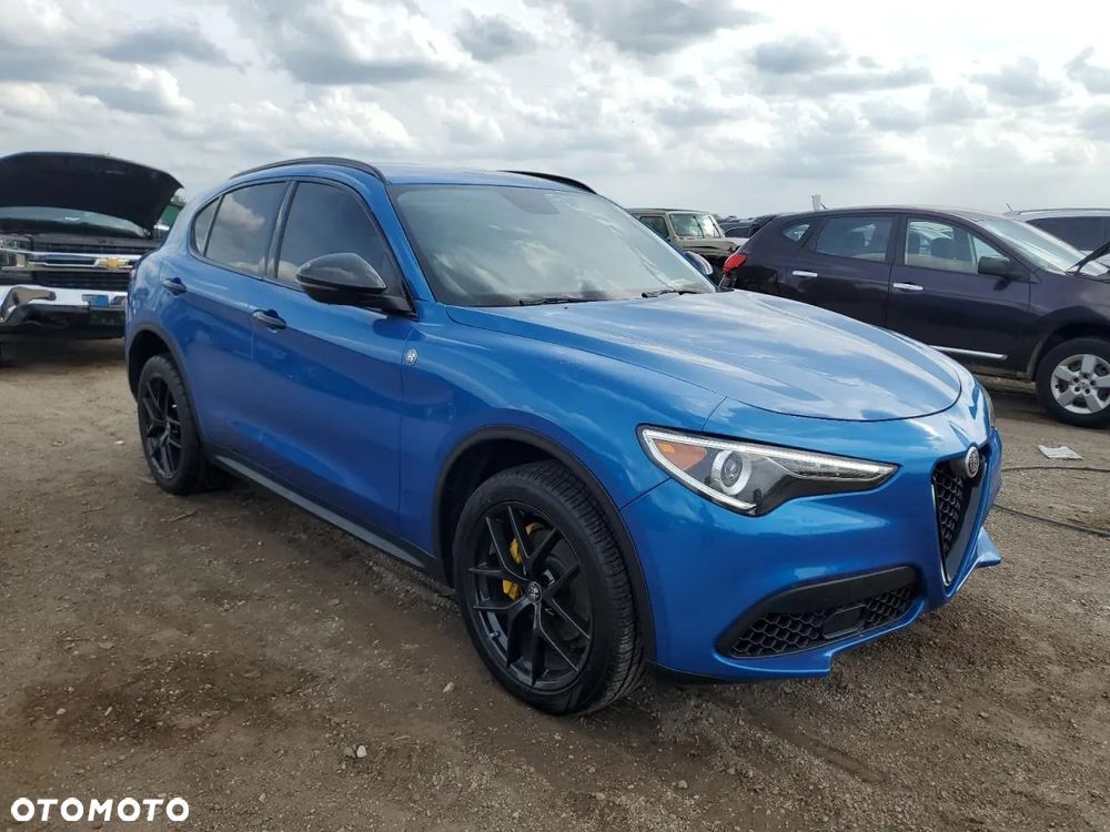 Alfa Romeo Stelvio 2.0 Turbo 16V AT8-Q4 Ti - 4
