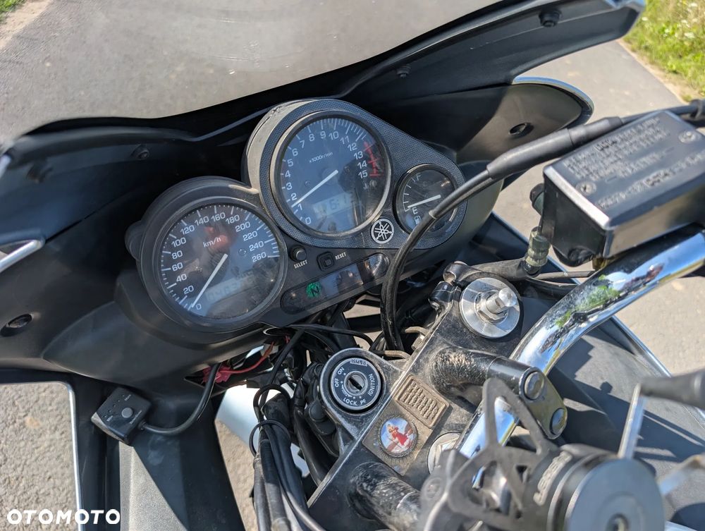 Yamaha FZS - 6