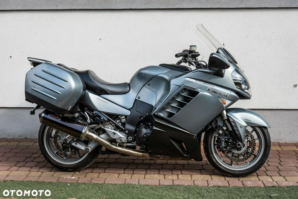 Kawasaki GTR - 3