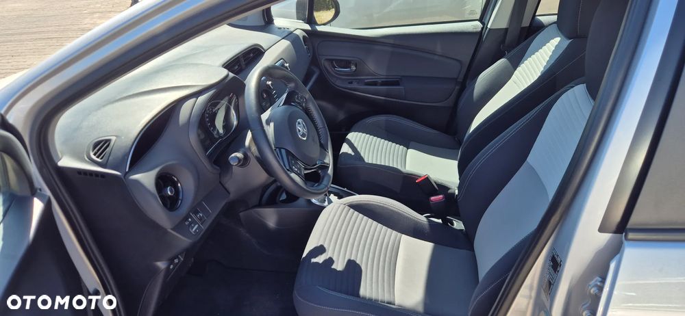Toyota Yaris Hybrid 100 Active - 23