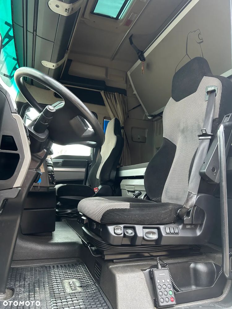MAN TGX 26.510 KM 6x2 XXL RETARDER 65 000 KG DMC / 3 OSIOWY / REJESTRACJA 2020 ROK / PRZEBIEG 568 236 KM / ZIMOWE OPONY / WAGA / HAMULCE PRAWIE NOWE WSZYSTKIE OSIE PRAWIE 90% OKŁADZIN / JEDYNIE 9 TYS. MOTOGODZIN PRACY SILNIKA !! - 24