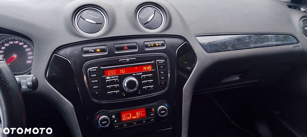 Ford Mondeo - 27