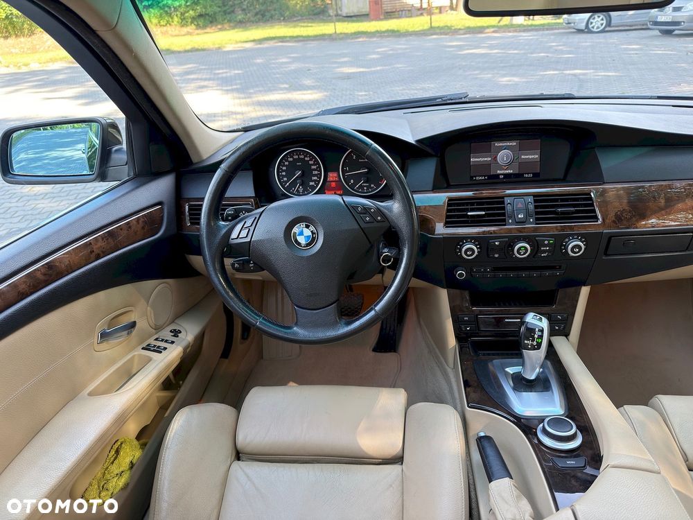 BMW Seria 5 525xd - 29