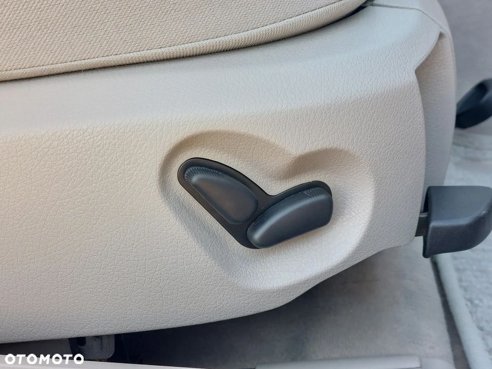 Mercedes-Benz Klasa E - 27