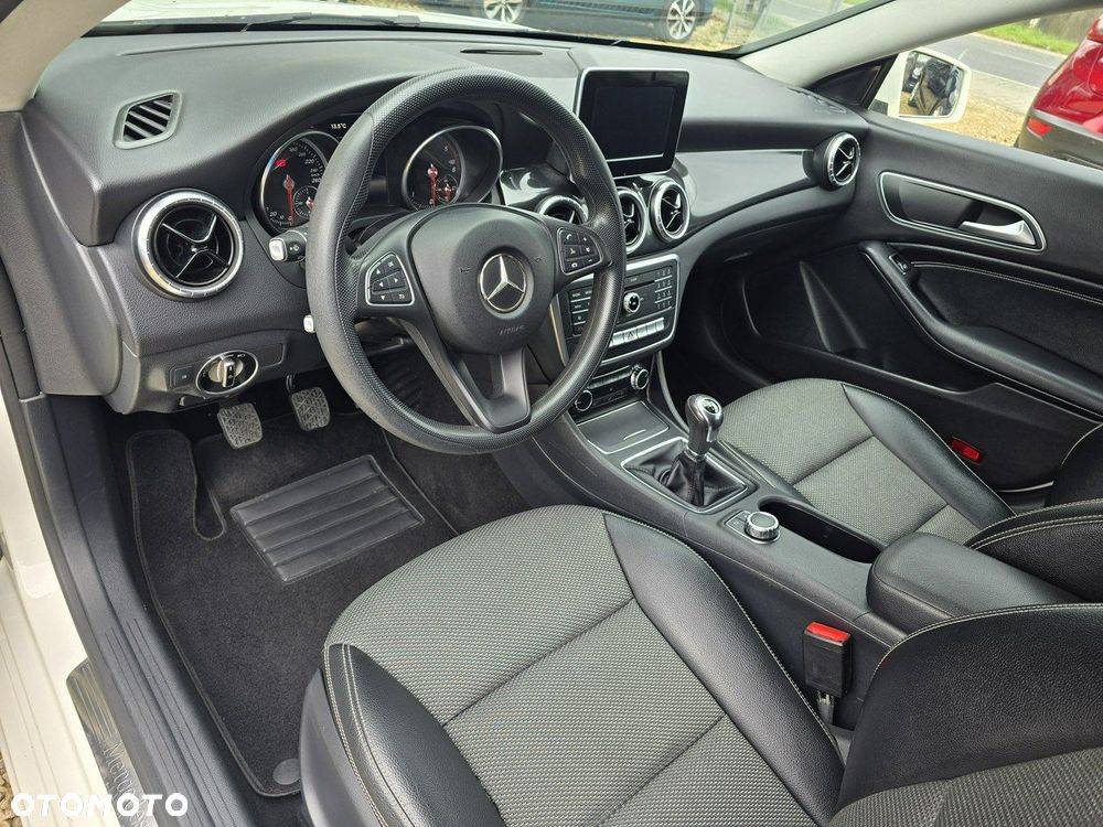 Mercedes-Benz CLA Shooting Brake 180 d - 7