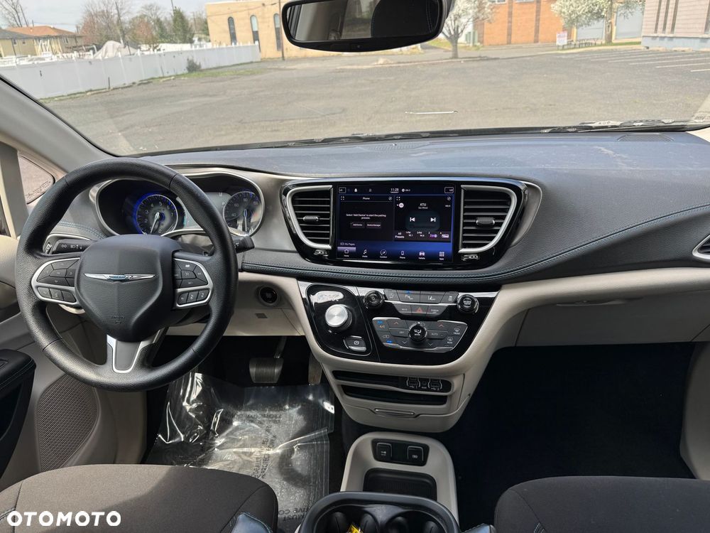 Chrysler Pacifica - 19