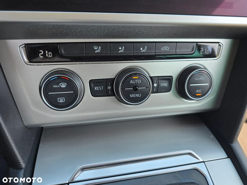 Volkswagen Passat - 34
