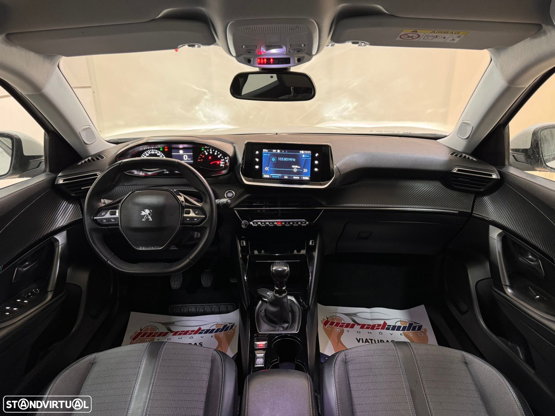 Peugeot 2008 1.2 PureTech Allure - 24