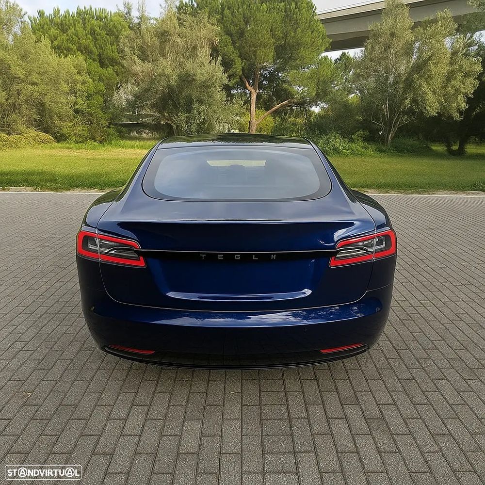 Tesla Model S - 6