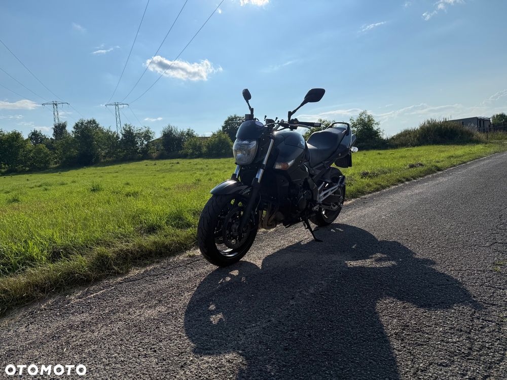 Suzuki GSR - 2