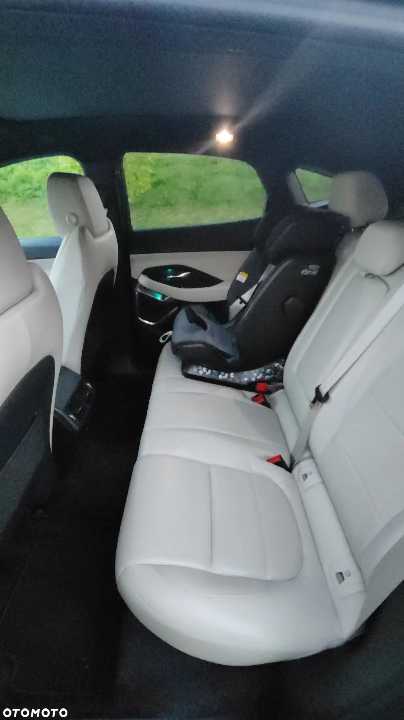 Jaguar E-Pace P300 AWD R-Dynamic SE - 10