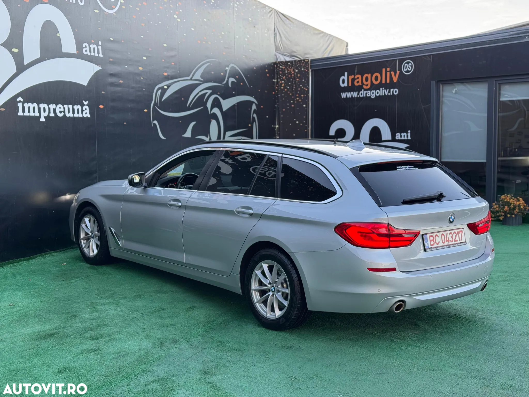 BMW Seria 5 520d Touring Aut. Luxury Line - 2