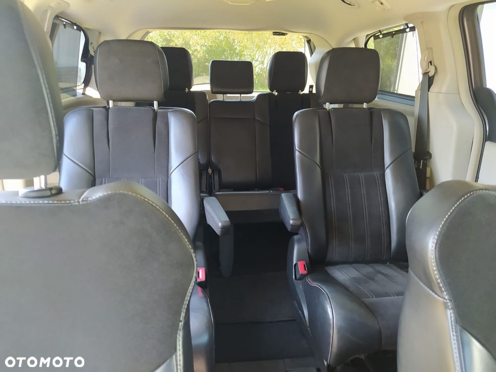 Chrysler Town & Country 3.6 Limited - 8