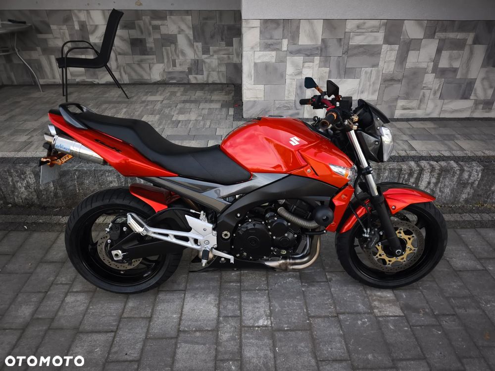 Suzuki GSR - 1
