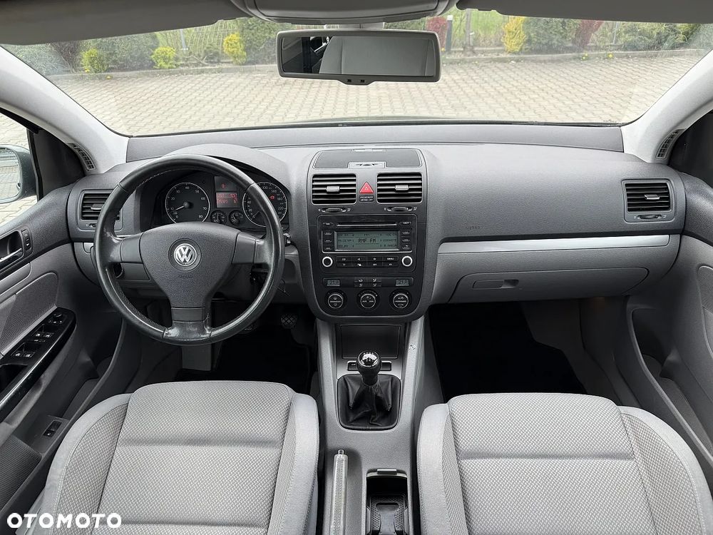 Volkswagen Golf 1.6 FSI Tour - 8