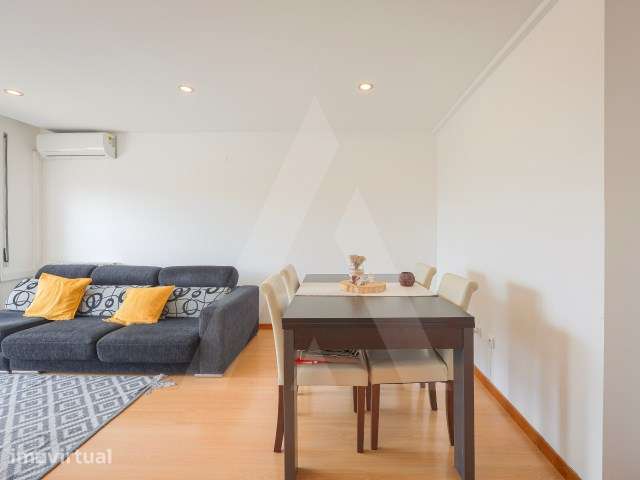 Apartamento T3 com Suíte, Terraço, Garagem e Dois Arrumos. - Grande imagem: 3/37