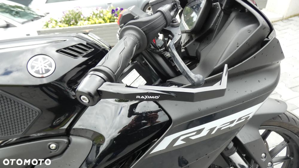Yamaha YZF - 12