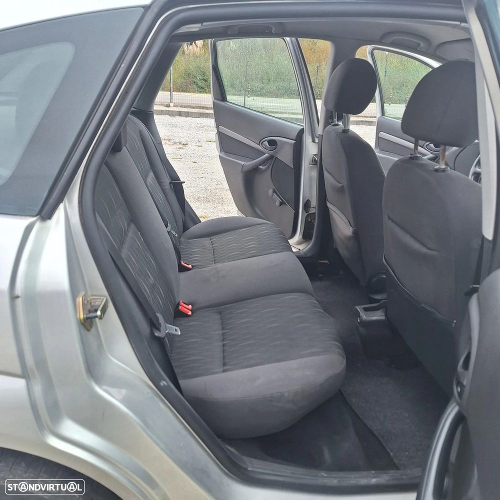 Ford Focus 1.8 TDdi Comfort - 8