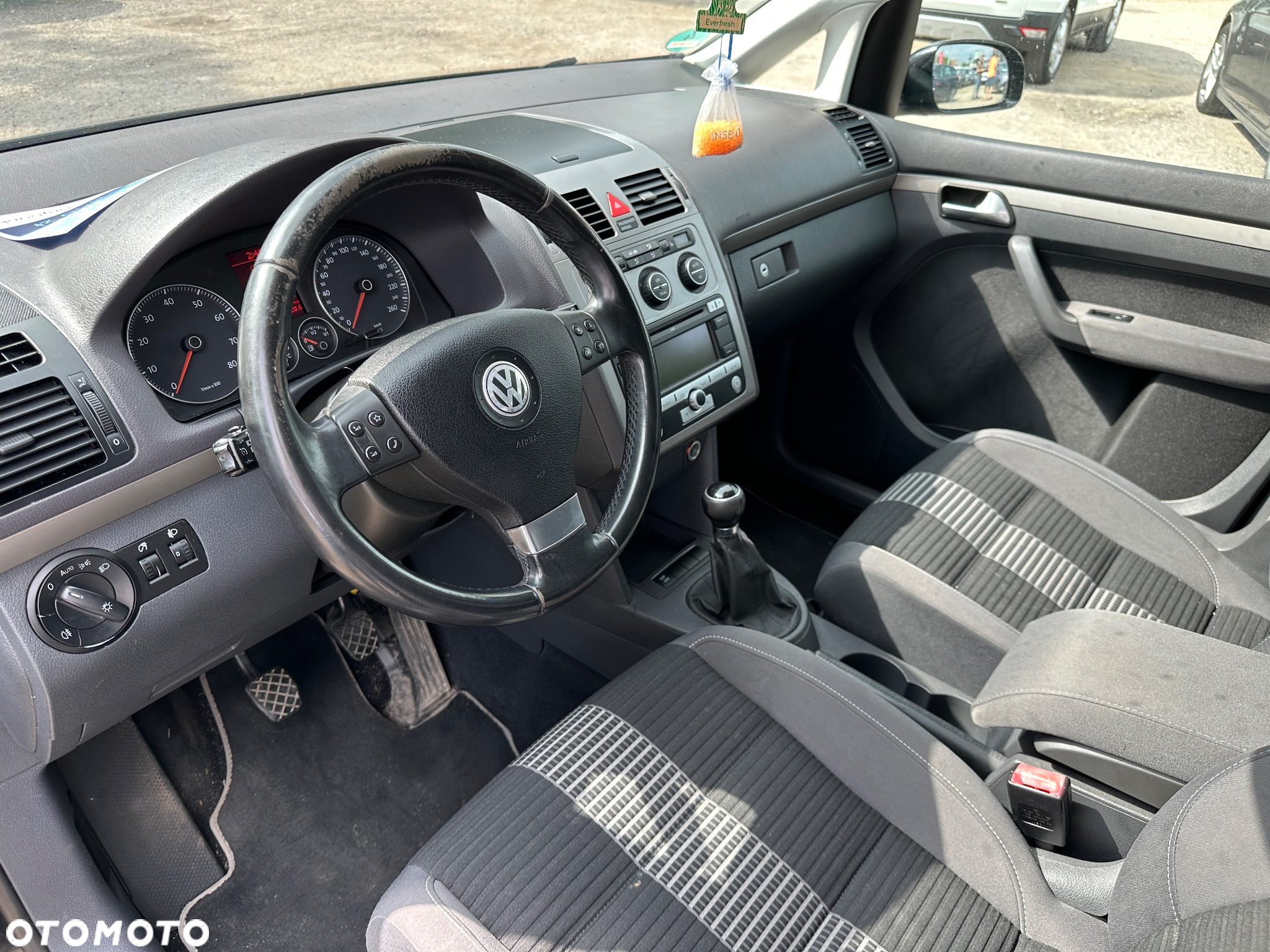 Volkswagen Touran 1.4 TSI United - 15