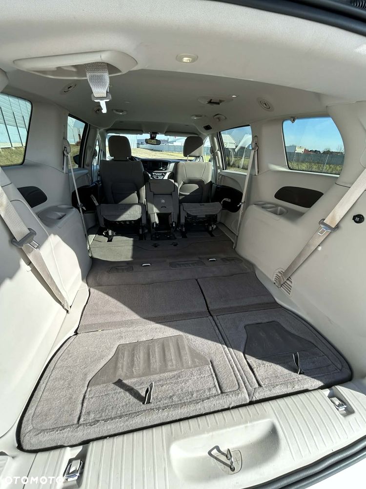Chrysler Pacifica - 8