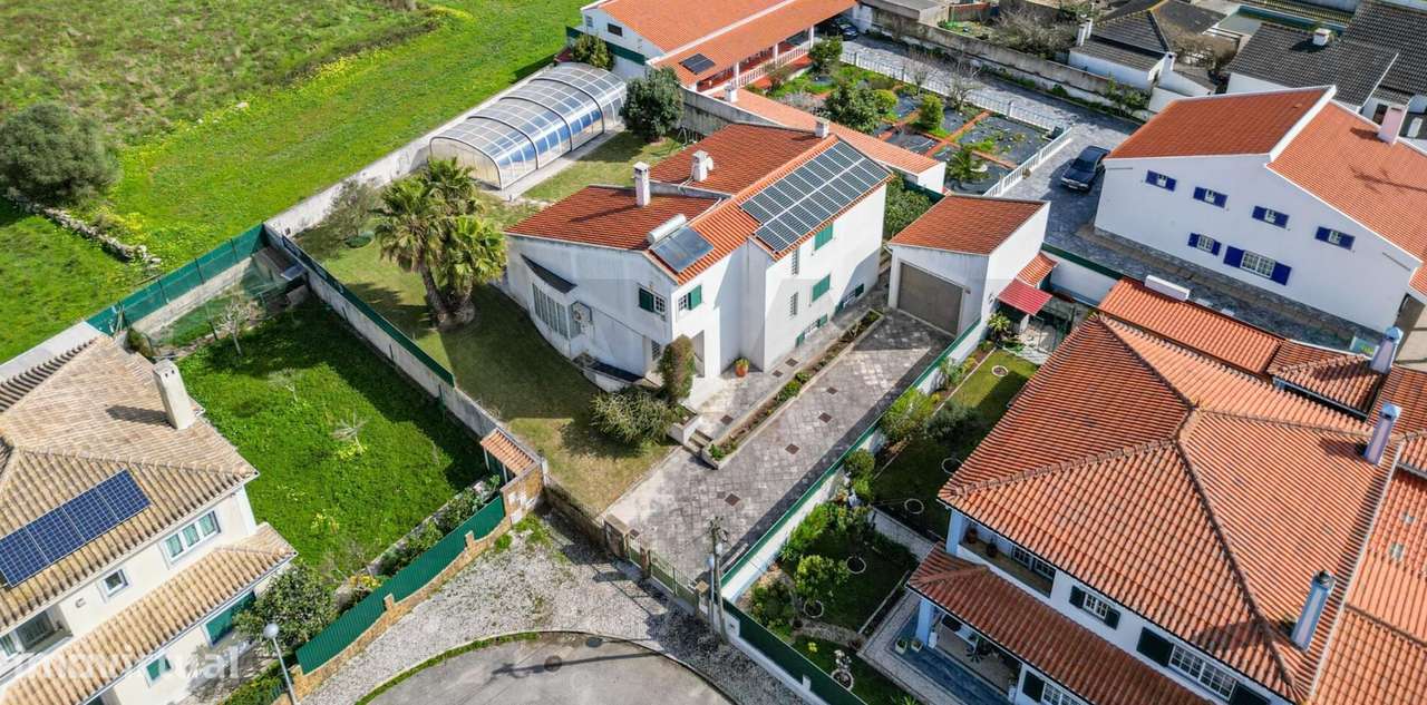 Moradia T5 Independente, com  jardim, piscina coberta e garagem. - Grande imagem: 3/55