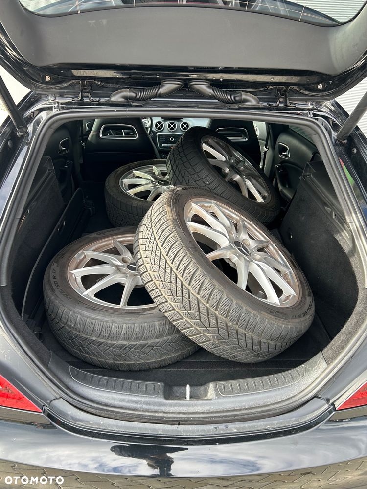 Mercedes-Benz CLA 220 4-Matic AMG Line - 18