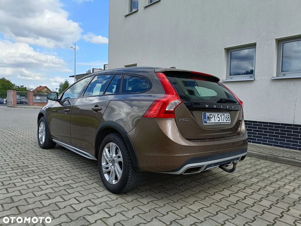 Volvo V60 Cross Country D3 Drive-E Momentum - 4