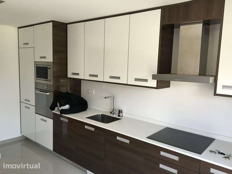 Apartamento T1 semi-equipado 70m2 - Grande imagem: 2/8