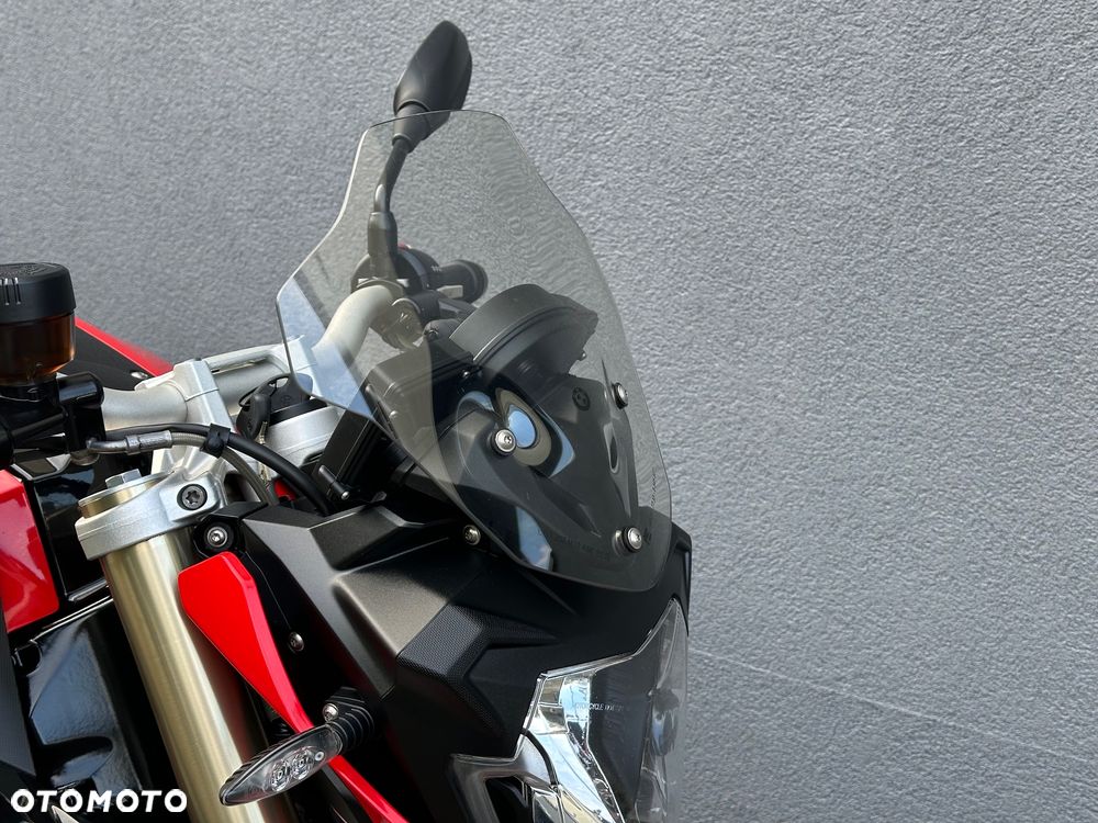 BMW F - 15