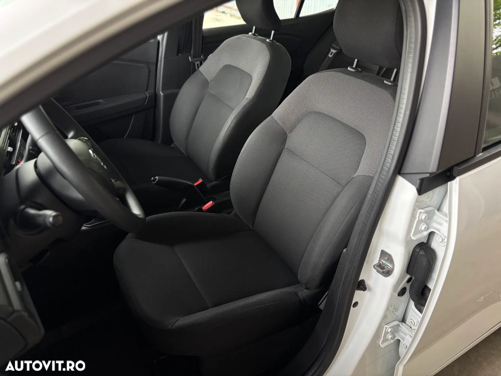 Dacia Logan TCe 90 Essential - 27