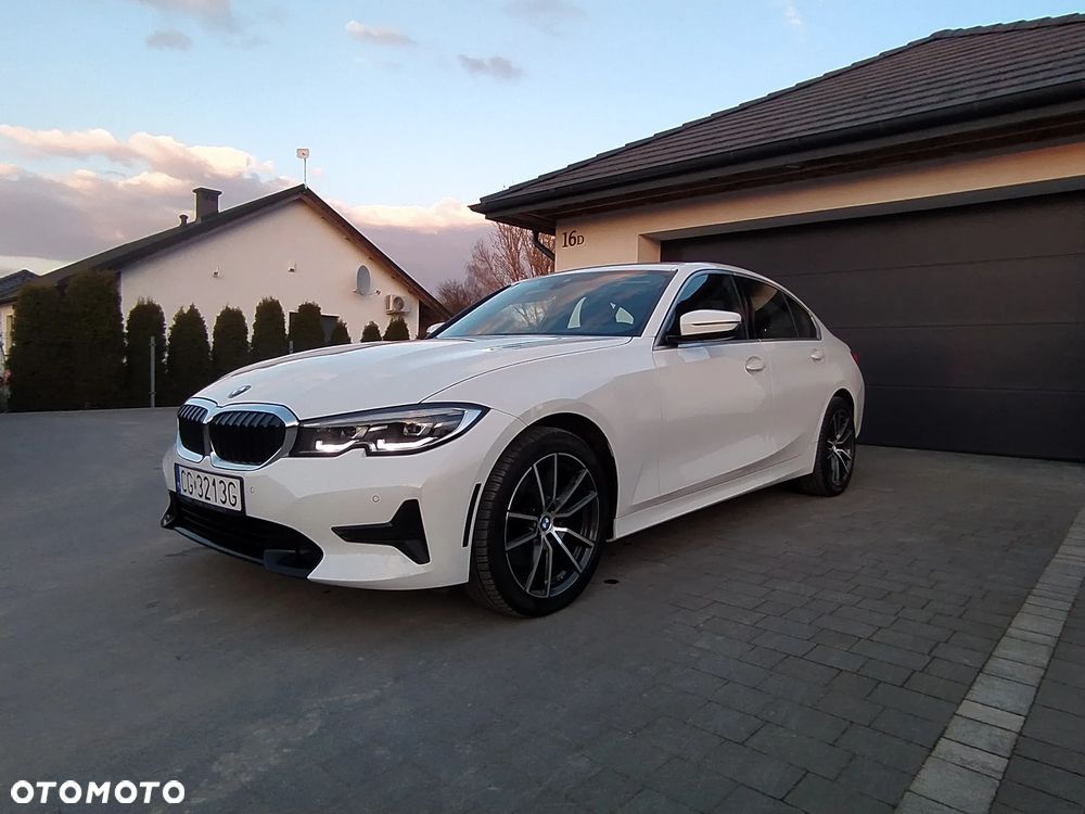 BMW Seria 3 330i Sport Line - 2