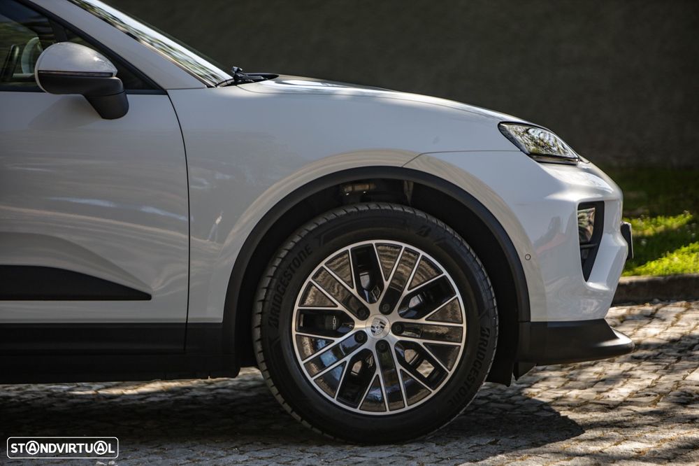 Porsche Macan Electric 4 - 10