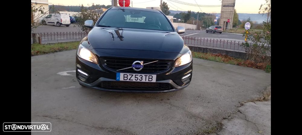 Volvo V60 2.0 D3 R-Design Momentum - 2